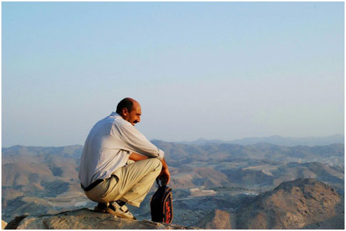 Man looking at mountains - Northern New Jersey Eye Institute